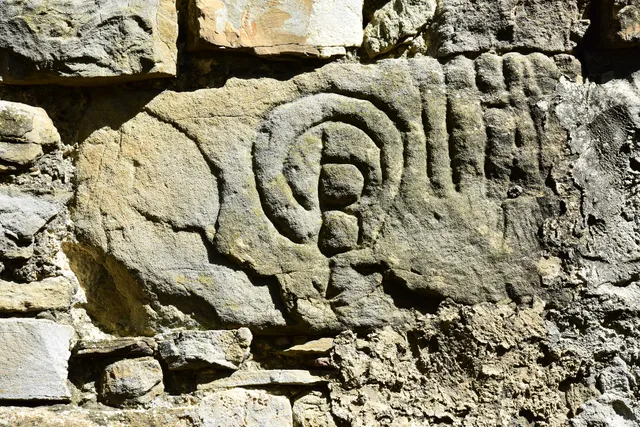 Graffiti incisi sulla pietra a Casa Ciocci