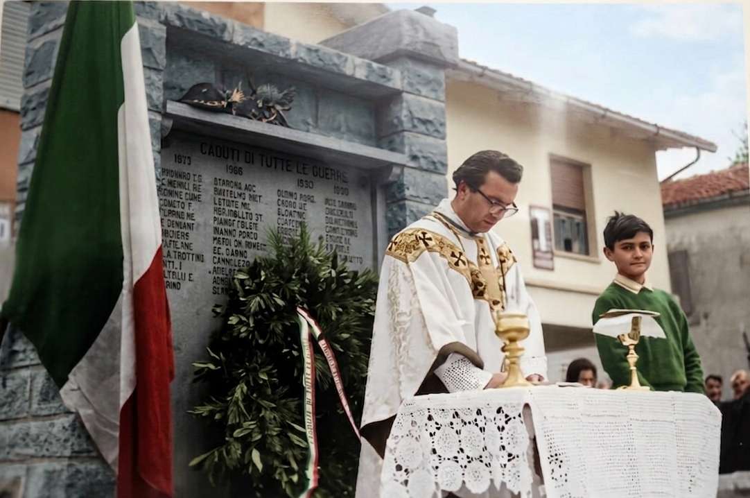 Inaugurazione del monumento ai caduti a Rocchetta Sandri